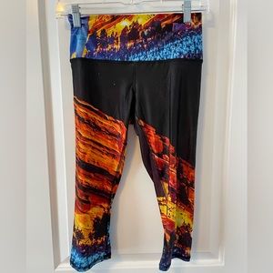 Colorado Threads capri yoga tights, size medium, Red Rocks edition